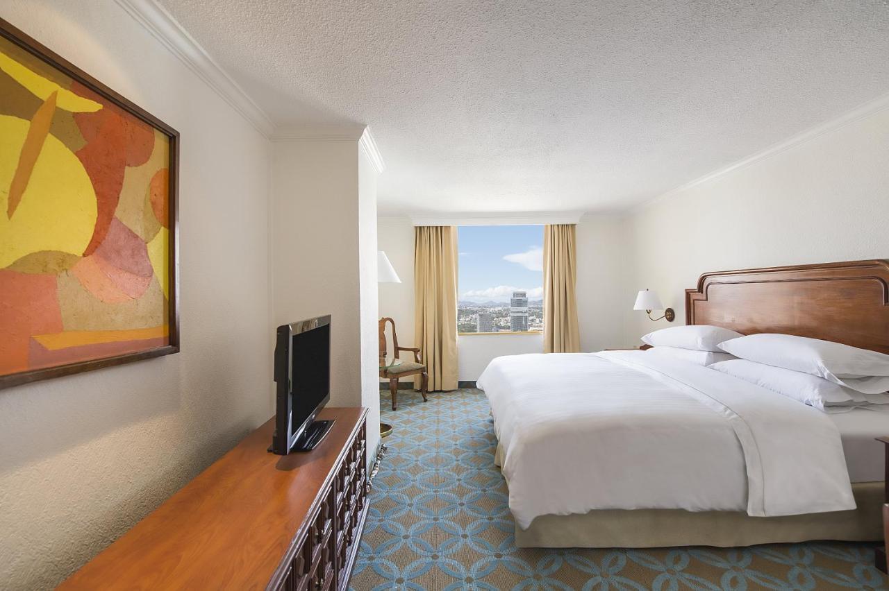 Fiesta Americana Reforma Ciudad de México Exterior foto A guest room at the Hilton San Francisco