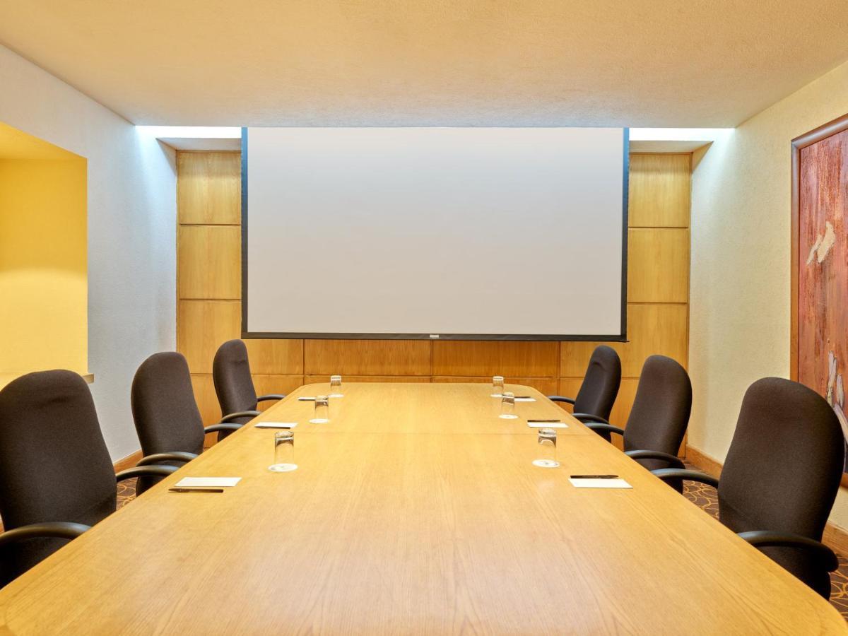 Fiesta Americana Reforma Ciudad de México Exterior foto A projection screen in a meeting room